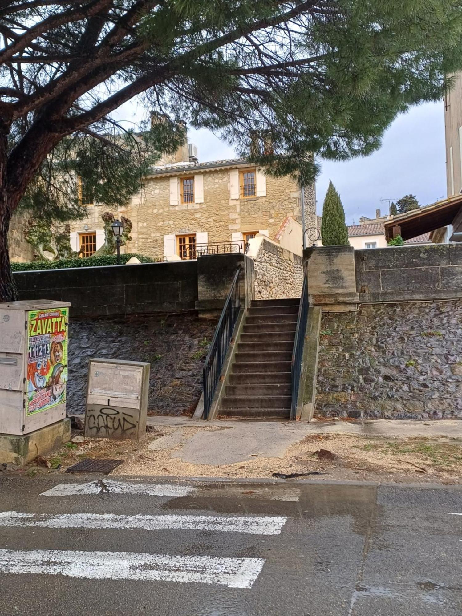 Chambre D Hotes Aramon エクステリア 写真